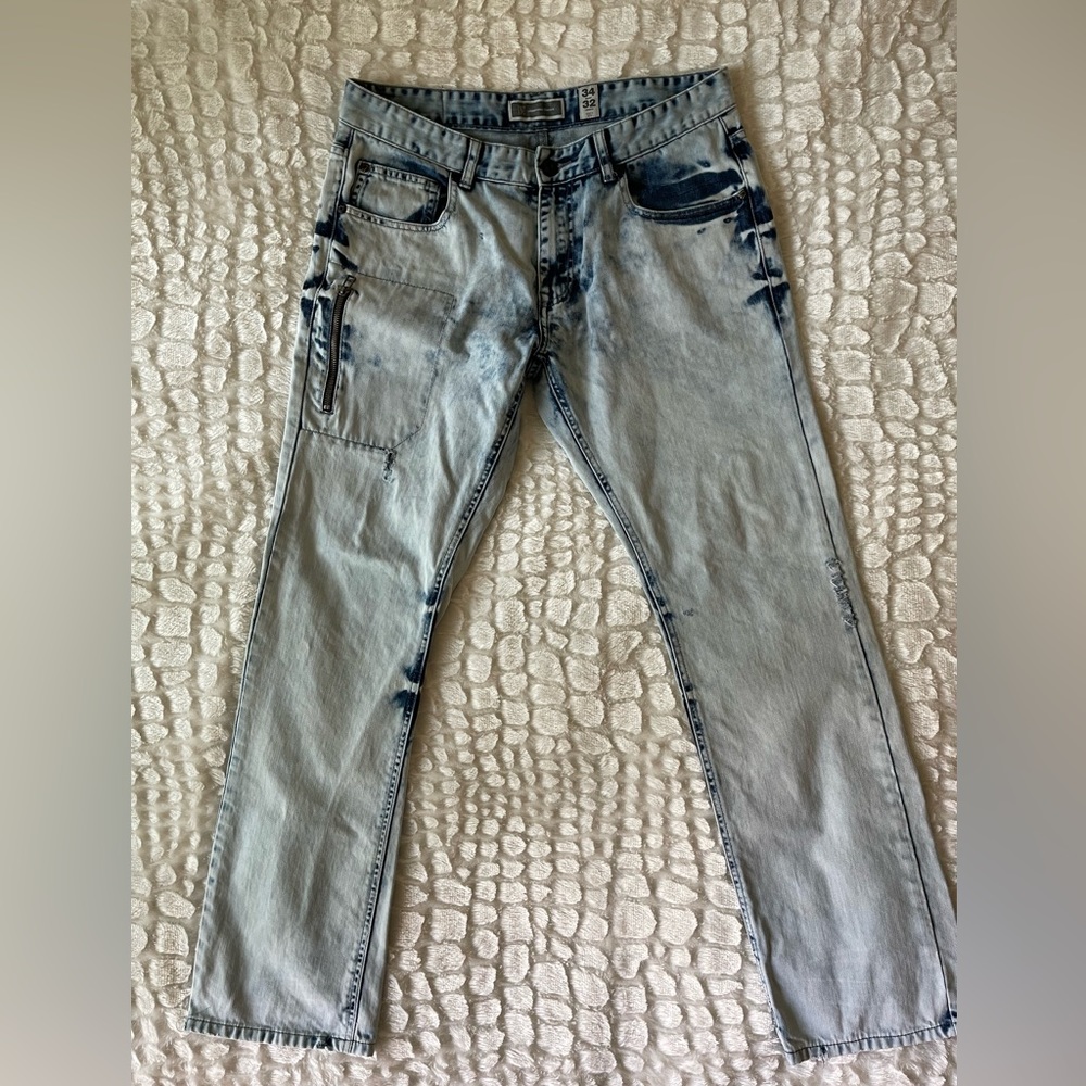 I.N.C International, Men’s pre-owned blue washed distressed jeans W34XL32.